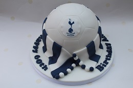 spurs football cake with scarf